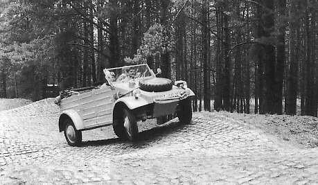 Kübelwagen auf der Verwindungsbahn